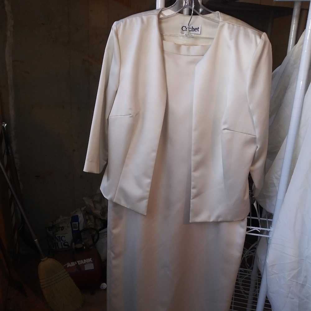 2-pc, Off white suit.